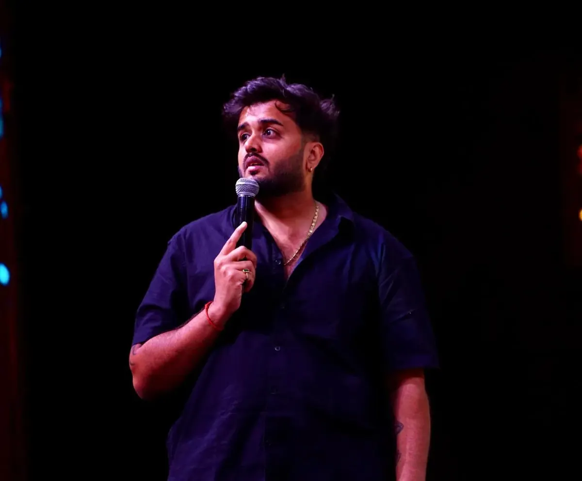 Microphone in Hand: Directing Live, Utkarsh Jayesh Suratwala